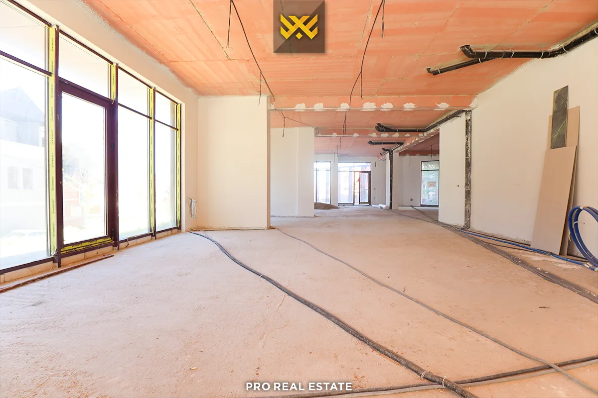 Lokal 320m² + 20m² me #QIRA në Lagjen e Muhaxherëve.