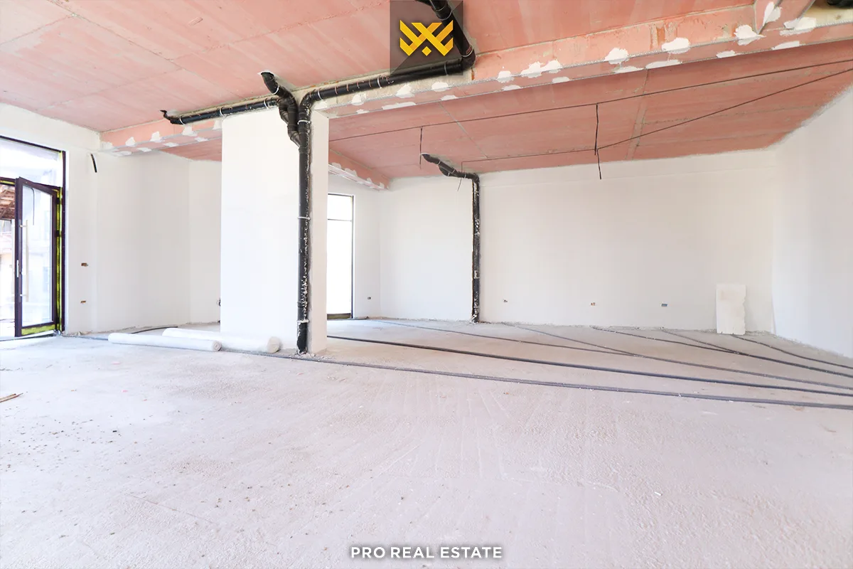 Lokal 320m² + 20m² me #QIRA në Lagjen e Muhaxherëve.