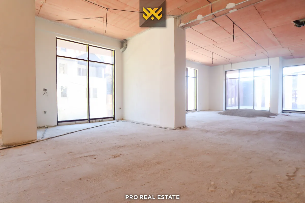 Lokal 320m² + 20m² me #QIRA në Lagjen e Muhaxherëve.
