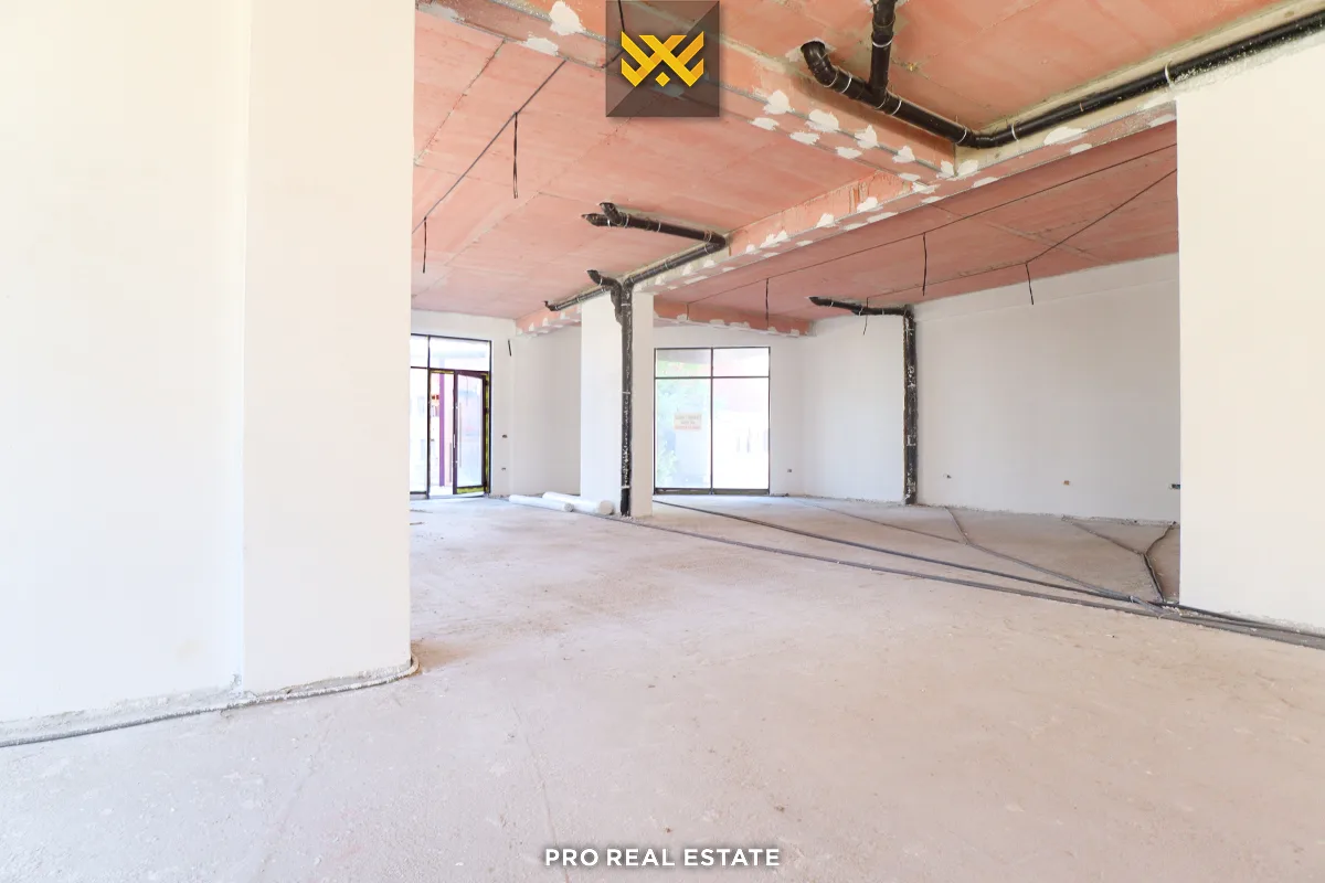 Lokal 320m² + 20m² me #QIRA në Lagjen e Muhaxherëve.