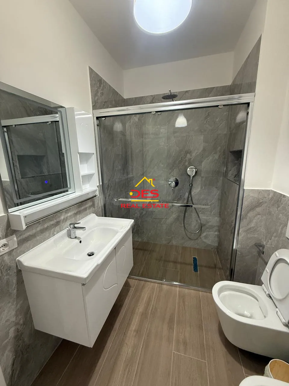 Shitet ose jepet me qira apartament 1+1 në orikum , vlorë.