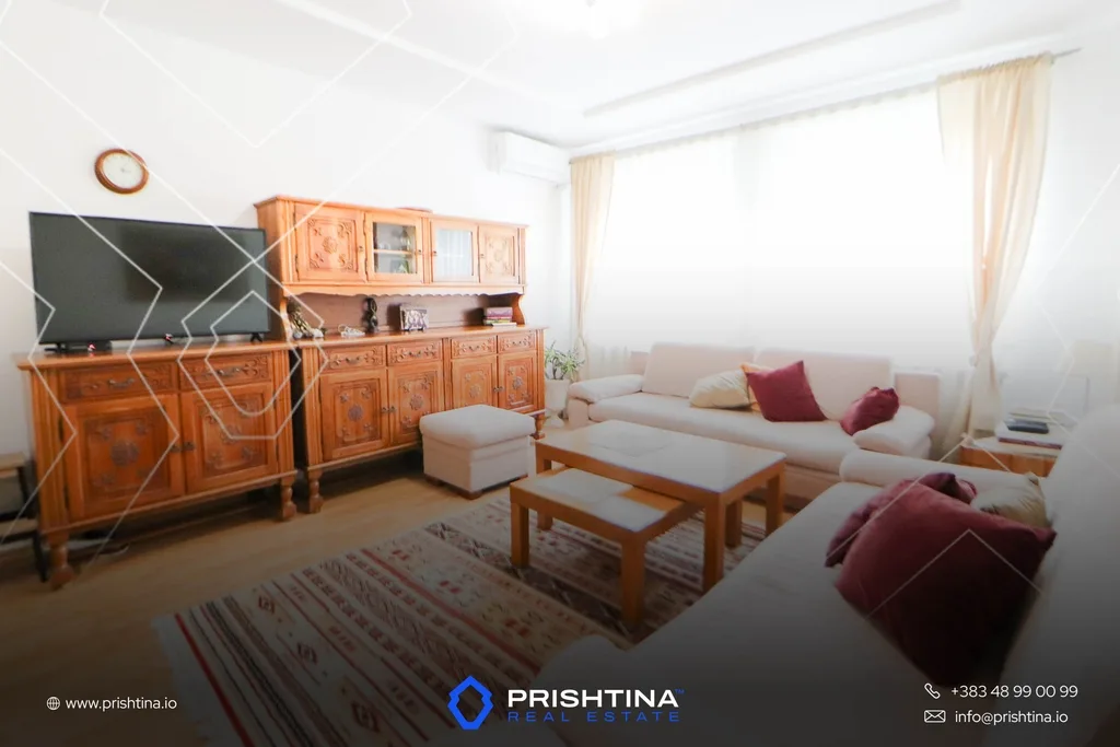 Banesë me qira 100m² në Qendër