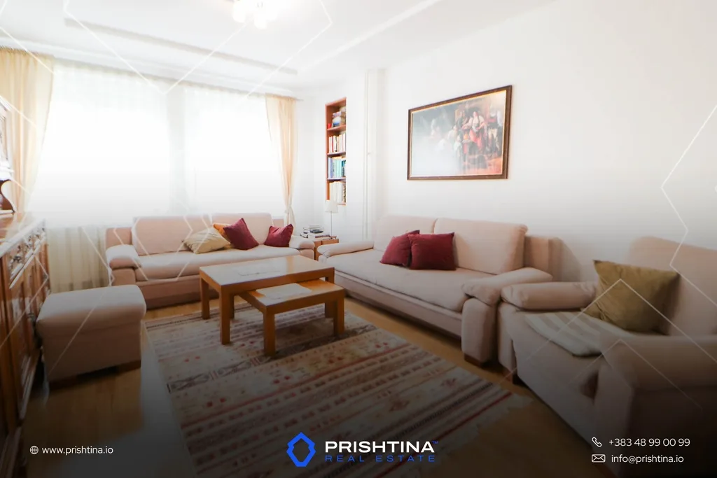 Banesë me qira 100m² në Qendër