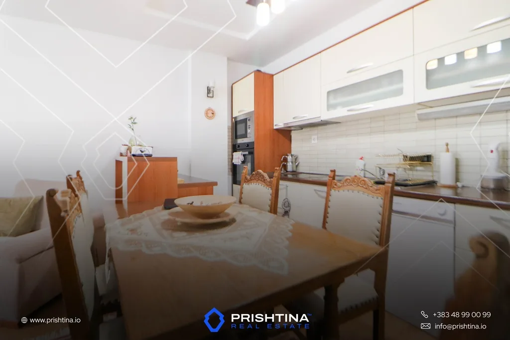 Banesë me qira 100m² në Qendër