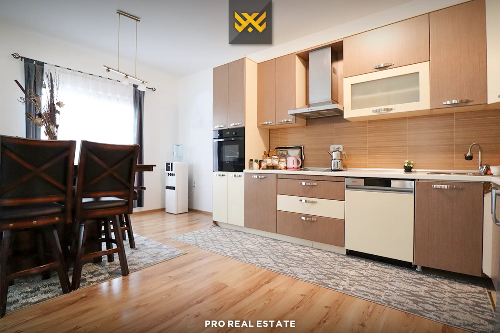 Shtëpi 350m² në #SHITJE në Lagjen Qëndresa.