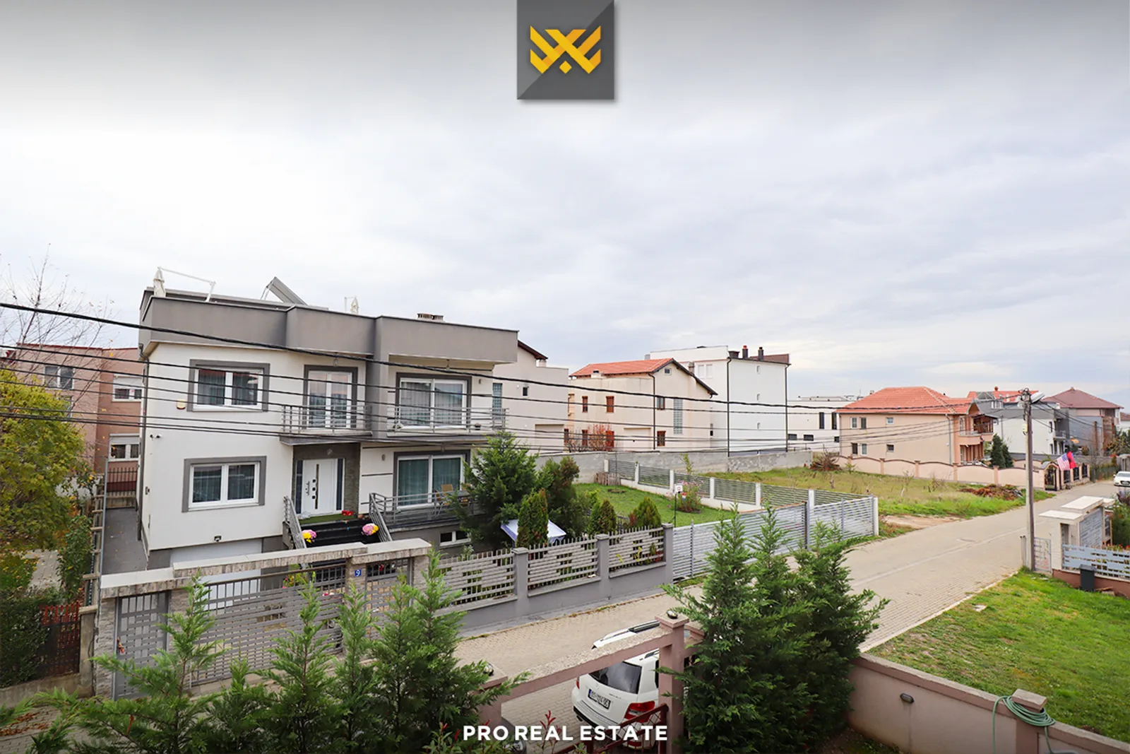 Shtëpi 350m² në #SHITJE në Lagjen Qëndresa.