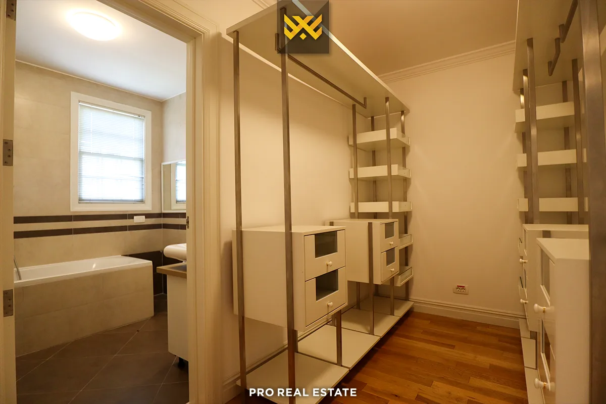 Shtëpi 300m² me #QIRA në Lagjen Fshati Ndërkombëtar