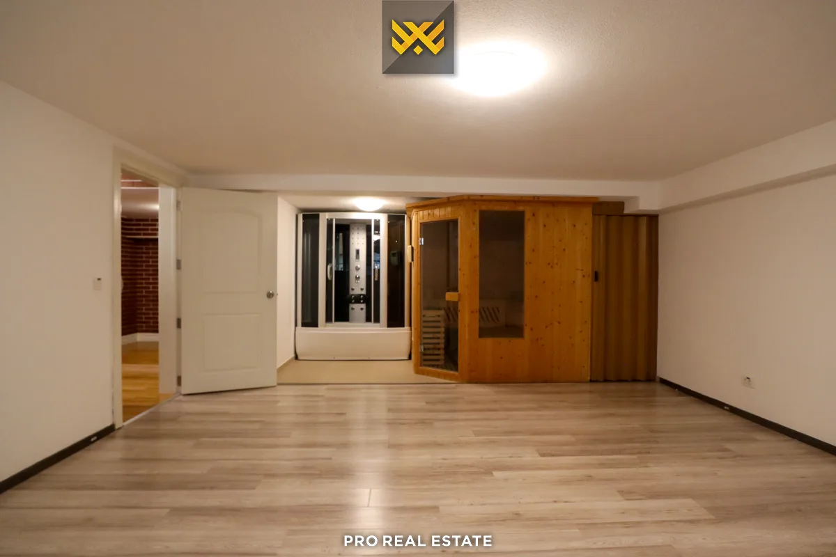 Shtëpi 300m² me #QIRA në Lagjen Fshati Ndërkombëtar