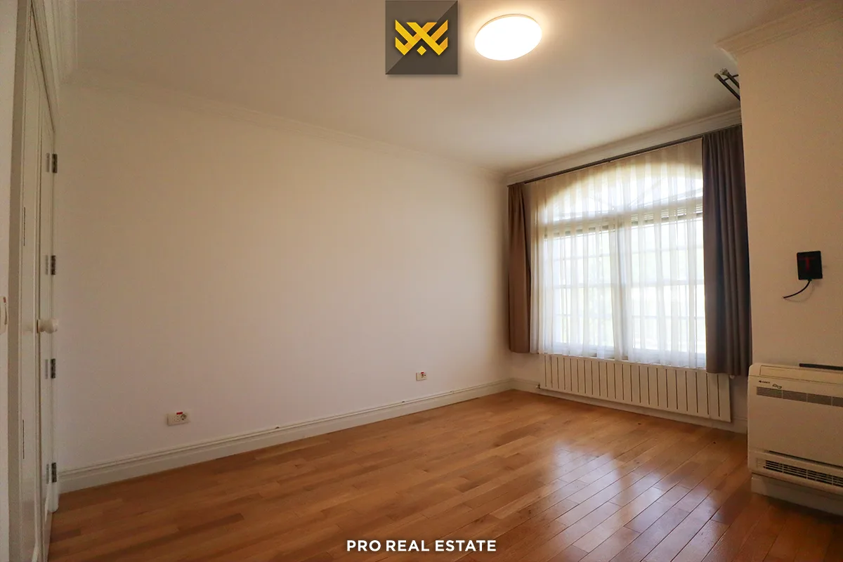 Shtëpi 300m² me #QIRA në Lagjen Fshati Ndërkombëtar