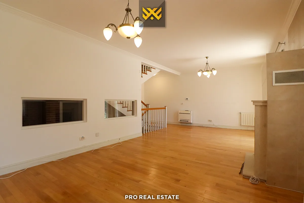 Shtëpi 300m² me #QIRA në Lagjen Fshati Ndërkombëtar