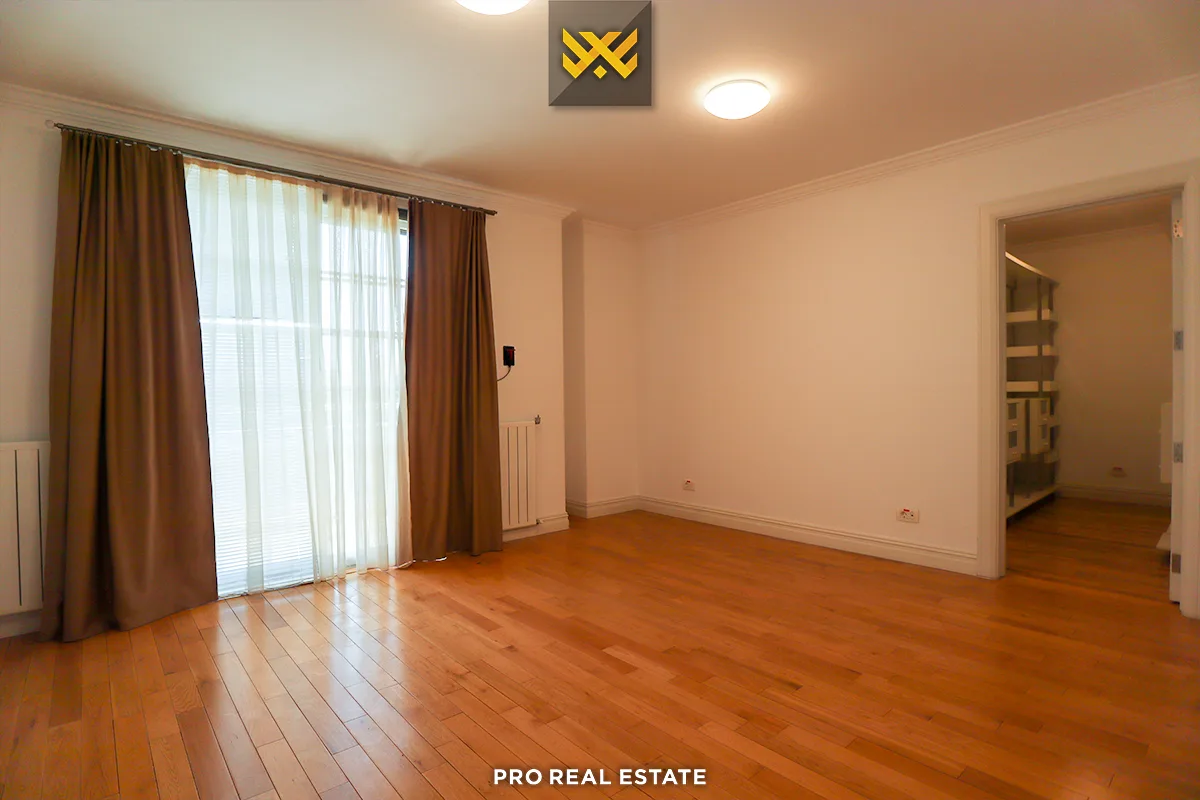 Shtëpi 300m² me #QIRA në Lagjen Fshati Ndërkombëtar