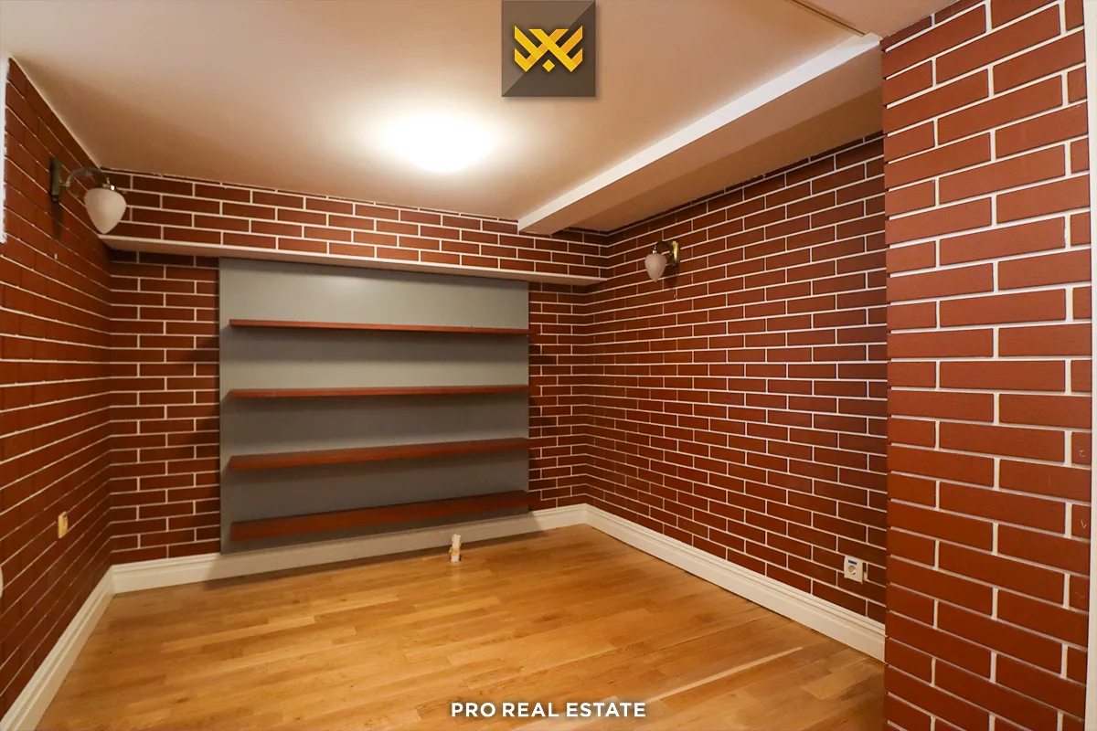 Shtëpi 300m² me #QIRA në Lagjen Fshati Ndërkombëtar