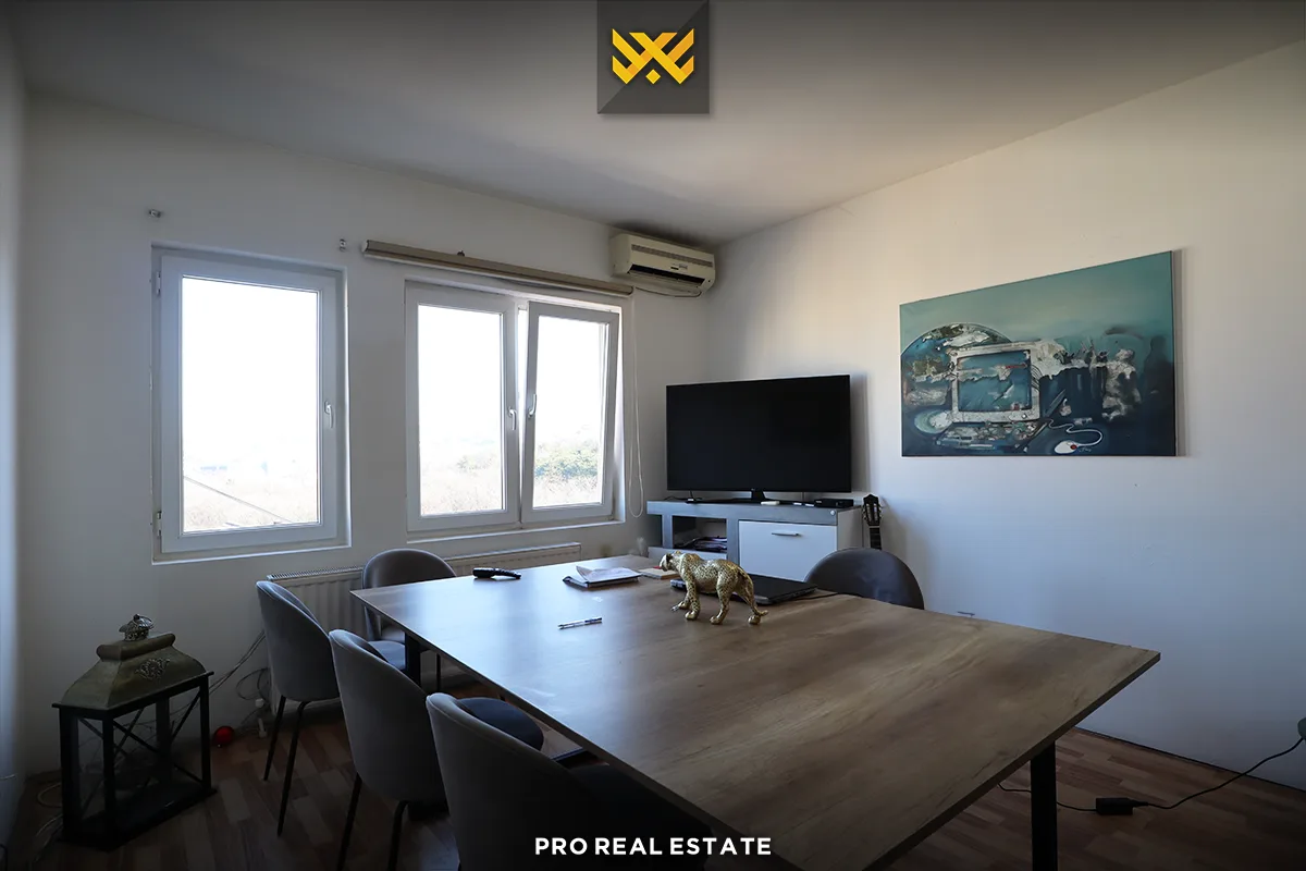 Banesë-Penthouse 161m²+44m² për #SHITJE te Parku i Qytetit.