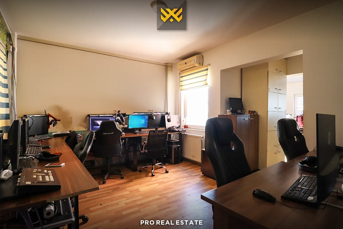 Banesë-Penthouse 161m²+44m² për #SHITJE te Parku i Qytetit.
