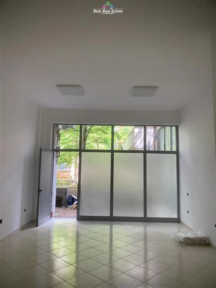 Dyqan Ne Shitje Ne Myslym Shyr (ID BD1164) Tirane