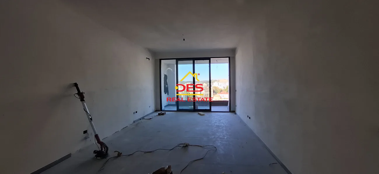 Shitet apartament 2+1+2 pranë gjimnazit “ali demi” ,vlorë.
