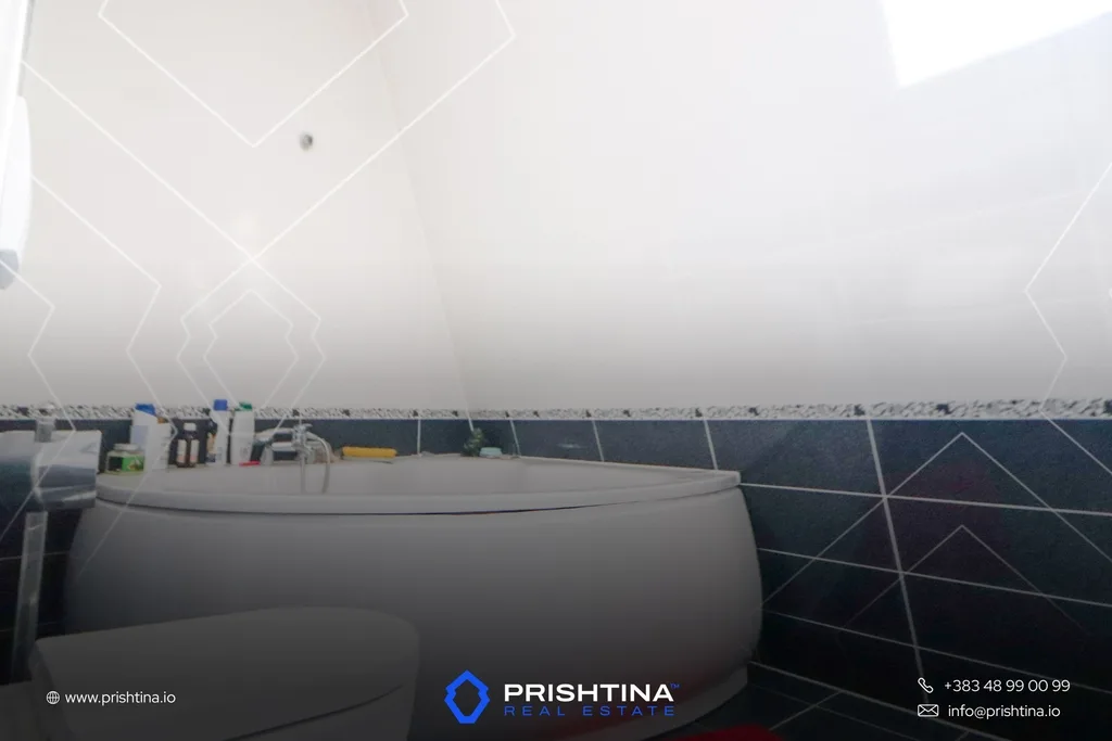 Shtëpi me qira 180m² në Veternik