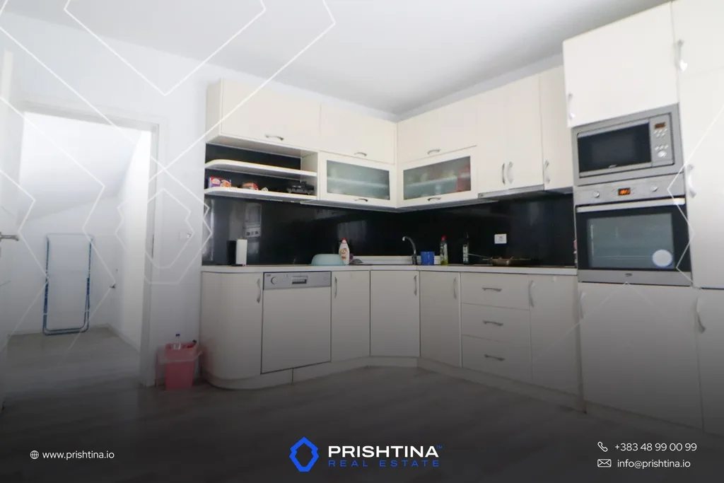 Shtëpi me qira 180m² në Veternik