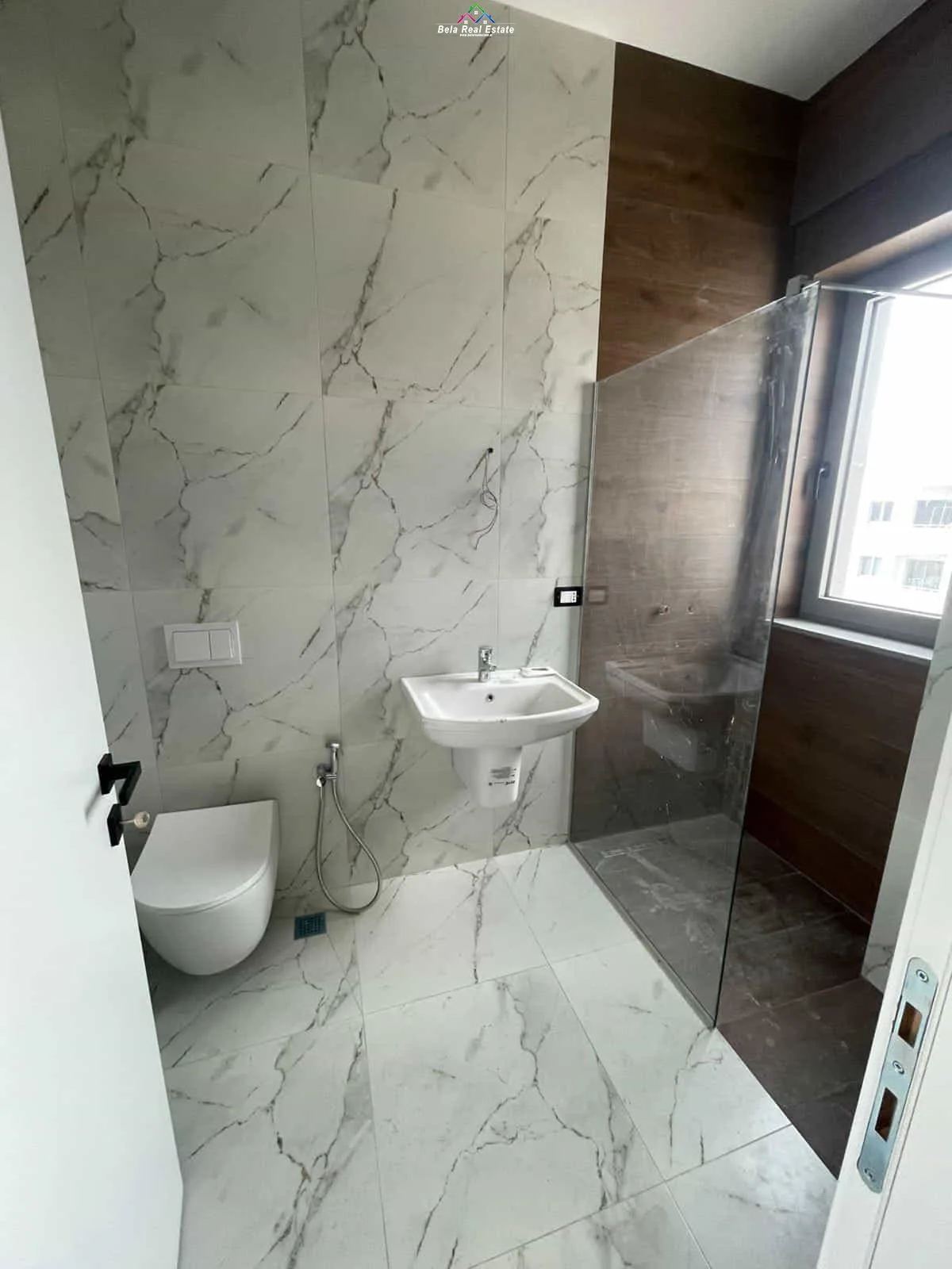 Apartament 2+1+2 Ne Shitje Tek Fusha e Aviacionit (ID B120757) Tirane