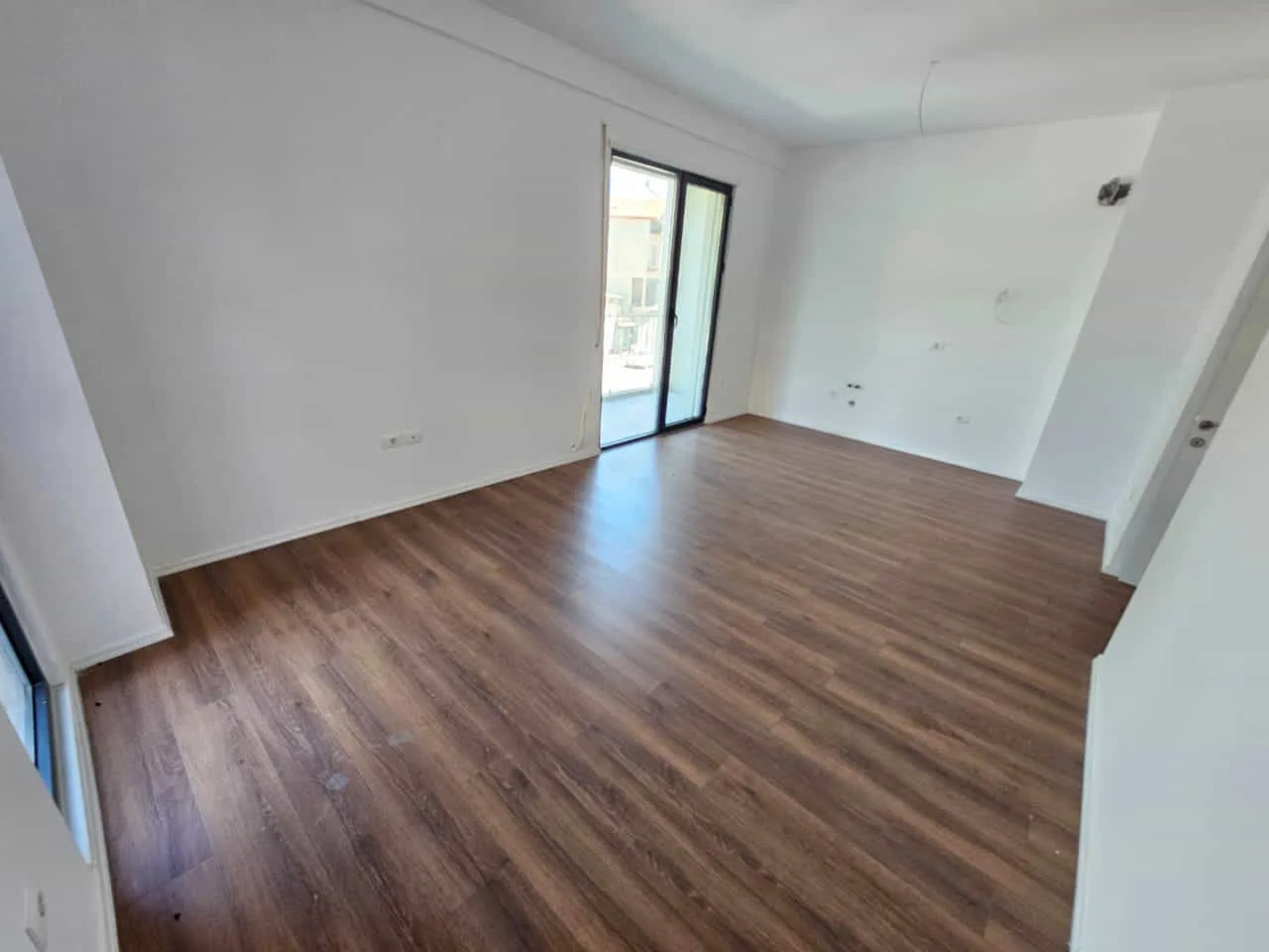 Zyre Me Qera 2+1Tek Kompleksi ASL 2  (ID BZ2617) Tirane.