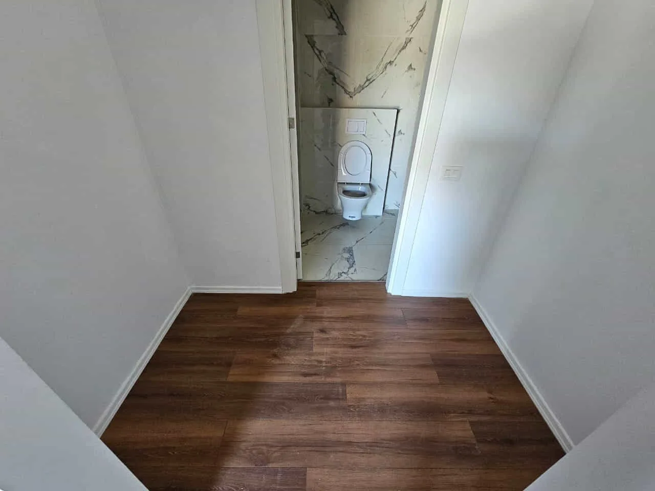 Zyre Me Qera 2+1Tek Kompleksi ASL 2  (ID BZ2617) Tirane.
