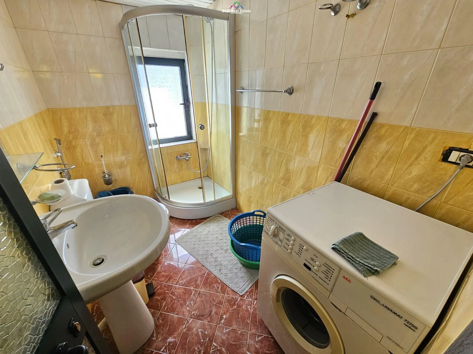 Vile me Qera 3+1 tek Ish Tregu Elektrik (ID BV22488) Tirane
