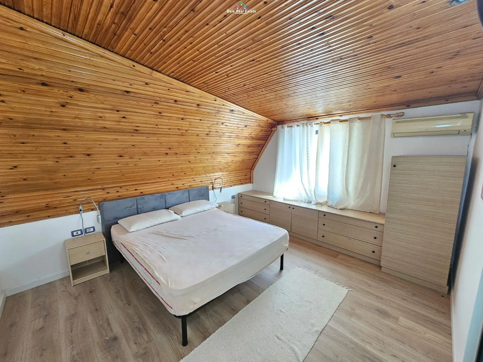 Vile me Qera 3+1 tek Ish Tregu Elektrik (ID BV22488) Tirane