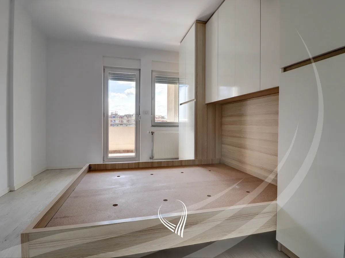Banesë me 3 dhoma gjumi me qira në lagjen Lakrishtë – Tregtia