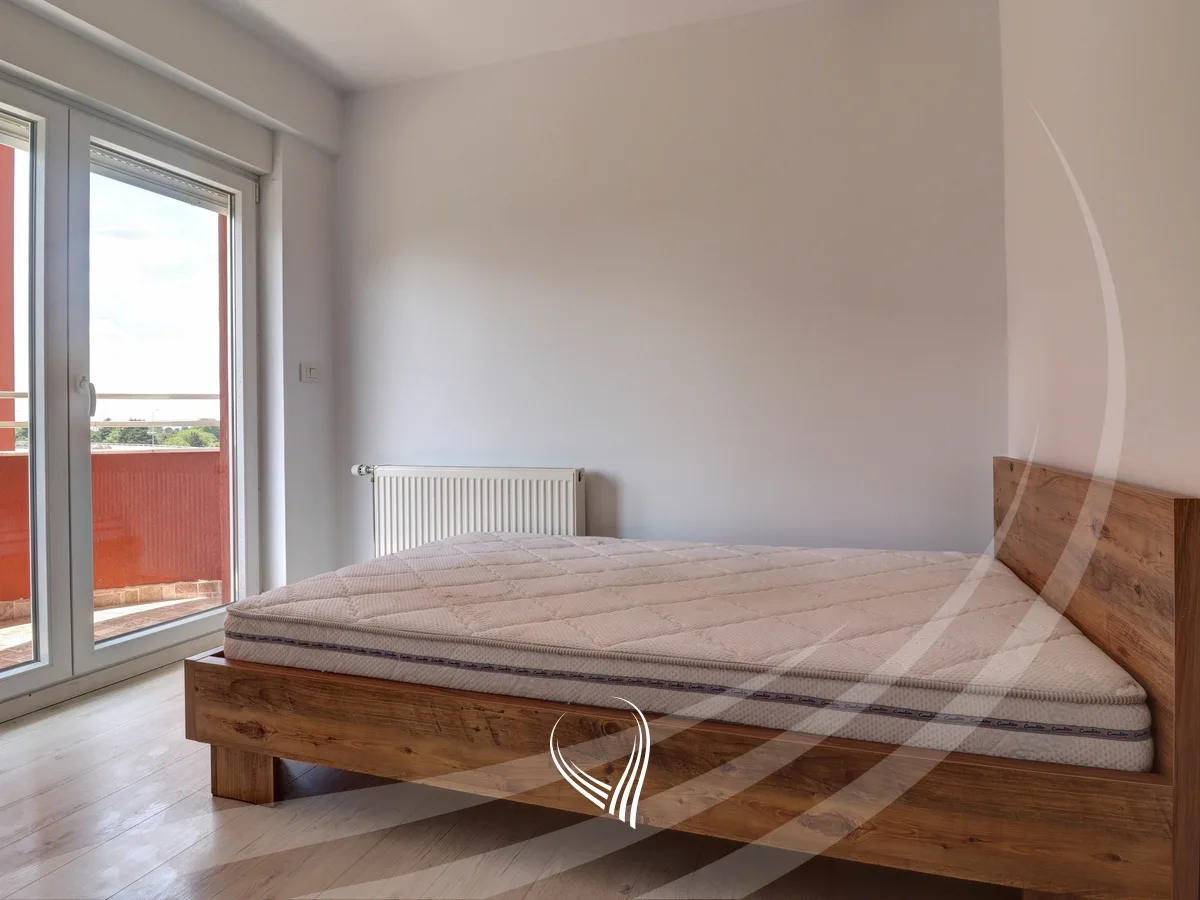 Banesë me 3 dhoma gjumi me qira në lagjen Lakrishtë – Tregtia