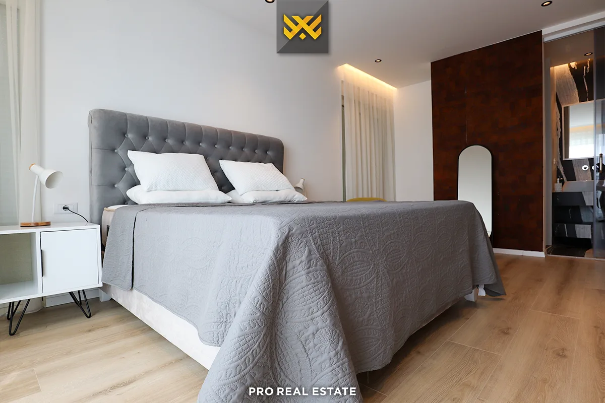 Banesë 176.5m² + 50m²për #SHITJE në Lagjen e Muhaxherëve