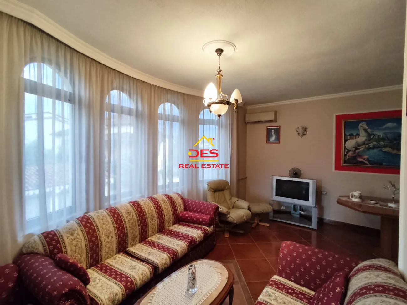 Shitet vilë 3-kate pranë casa italia, tiranë.