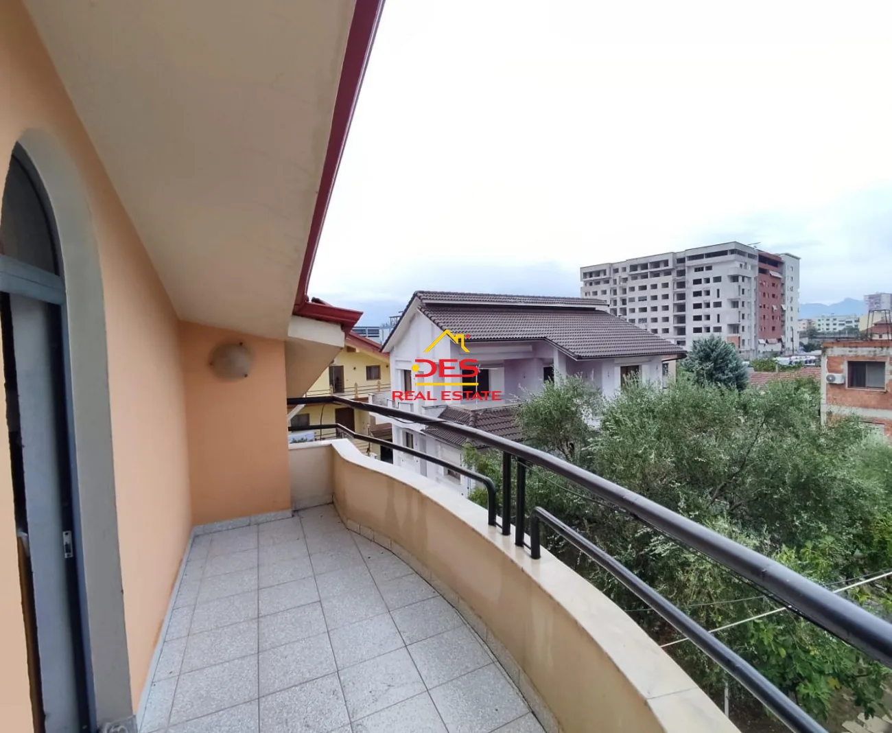Shitet vilë 3-kate pranë casa italia, tiranë.
