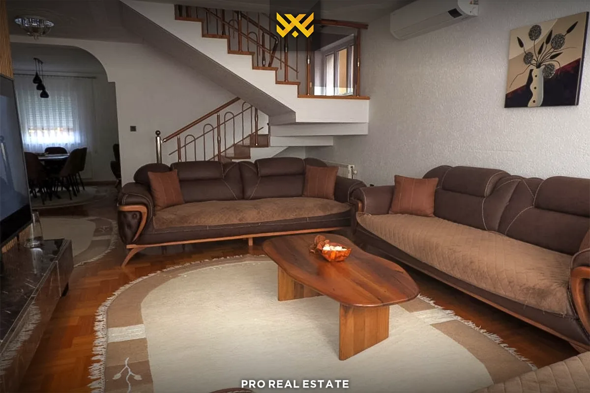 Shtëpi 230m² për #SHITJE në Fushë Kosovë
