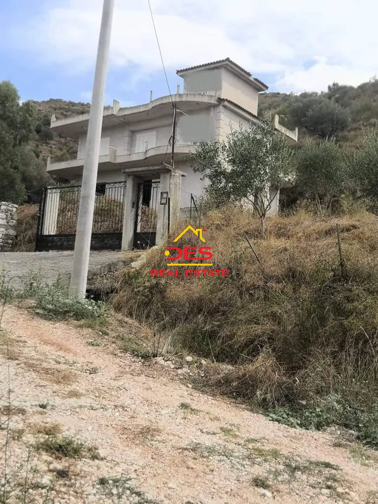 Shitet shtëpi private 2-katëshe në ane te rruges se re nacionale delvinë-kardhiq