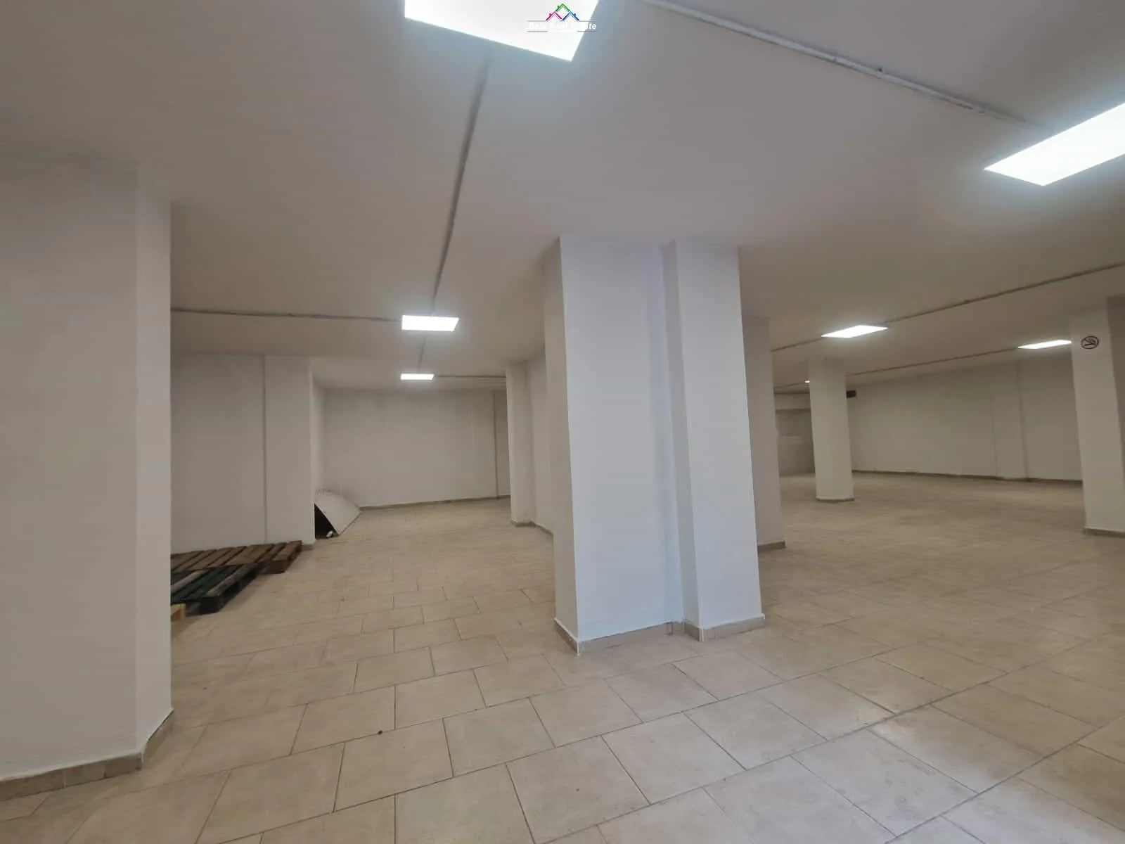 Dyqan Me Qera Tek Brryli ( ID BD21879)Tirane