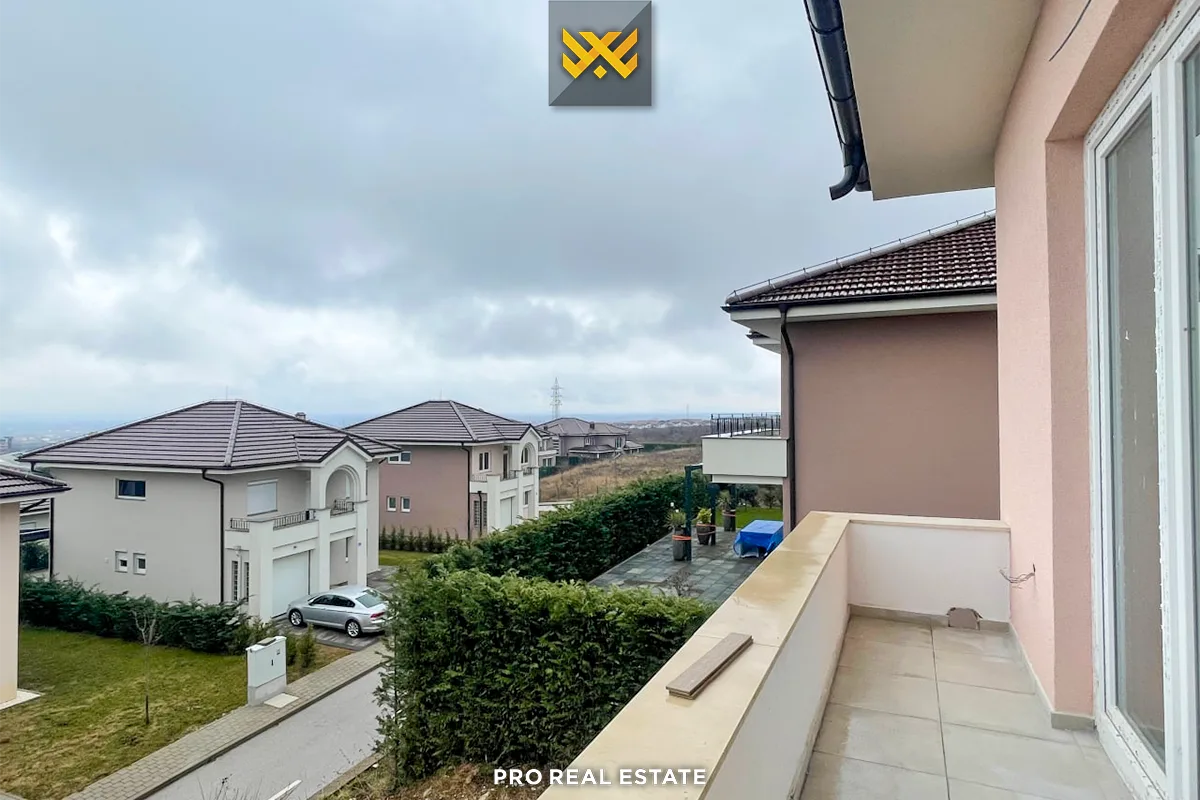 Shtëpi 213m² + 105m² për #SHITJE në Pejë