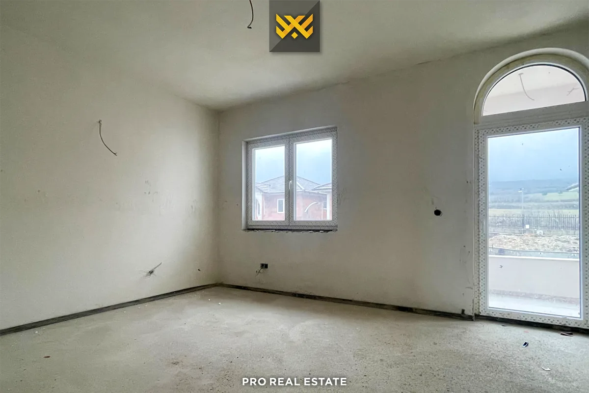 Shtëpi 213m² + 105m² për #SHITJE në Pejë