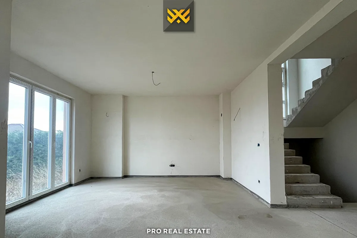 Shtëpi 213m² + 105m² për #SHITJE në Pejë