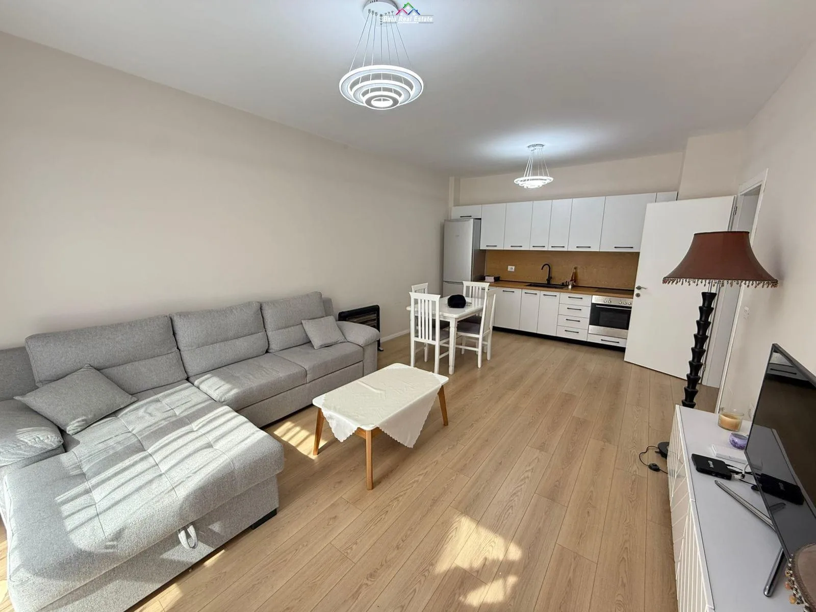 Apartament me Qera 2+1 tek Ish Fusha e Aviacionit (ID B2201807) Tirane