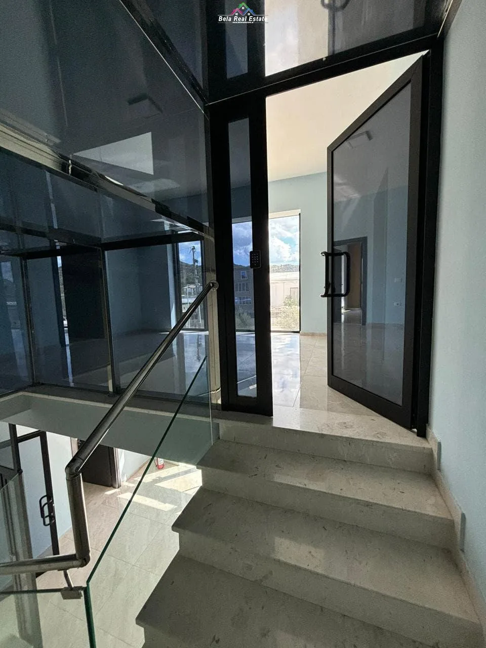 Kapanon me qera ne Vore (ID BM225) Tirane
