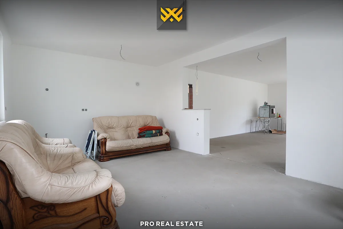 Shtëpi 242m² Neto për #SHITJE në Hajvali.