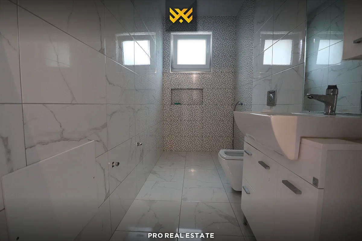 Shtëpi 242m² Neto për #SHITJE në Hajvali.