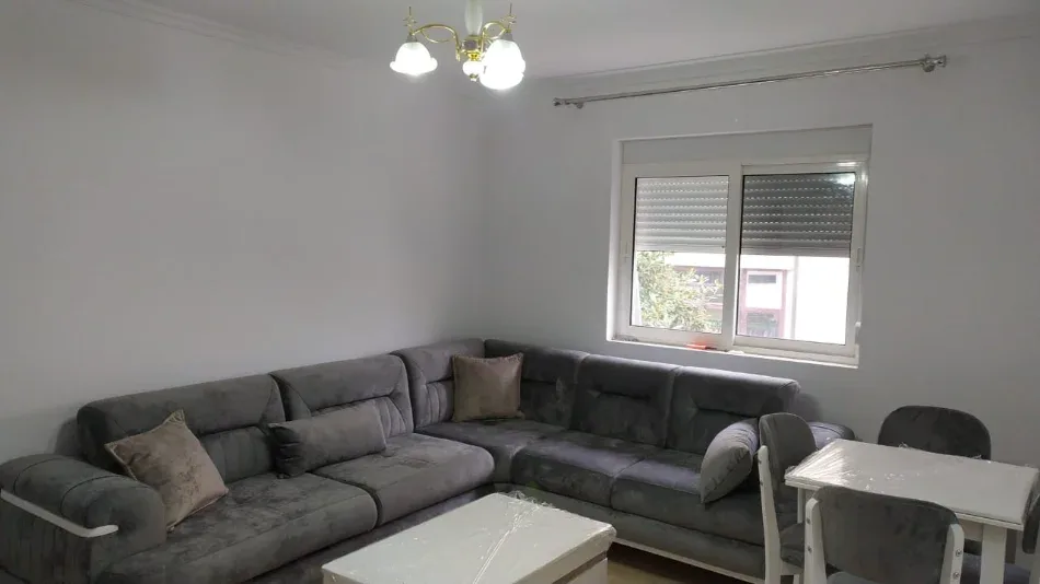 Apartament Me Qera 1+1 Ne Xhamllik (ID B211439) Tirane