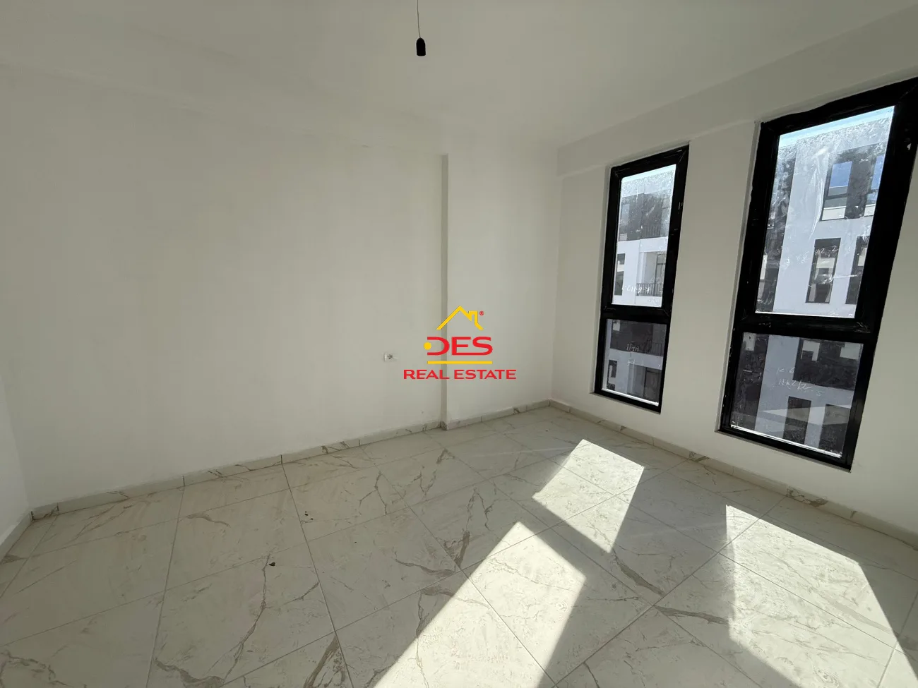 Shitet apartament 2+1+2 në orikum ,vlorë