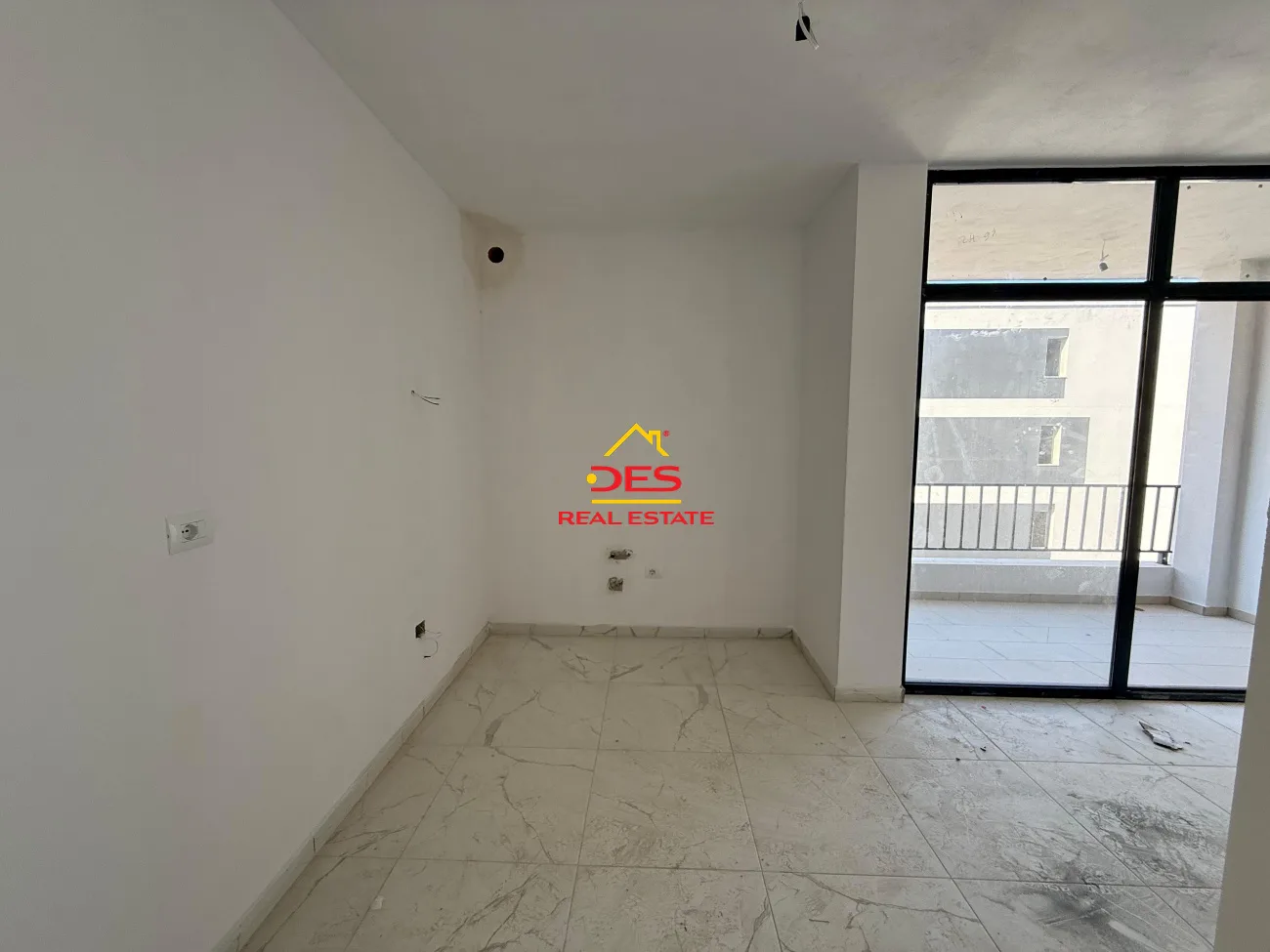 Shitet apartament 2+1+2 në orikum ,vlorë