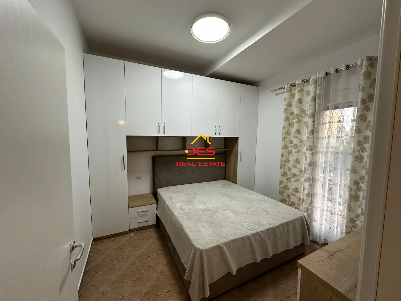 Shitet njësi e konvertuar në apartament 2+1 pranë supermarket conad, vlorë.