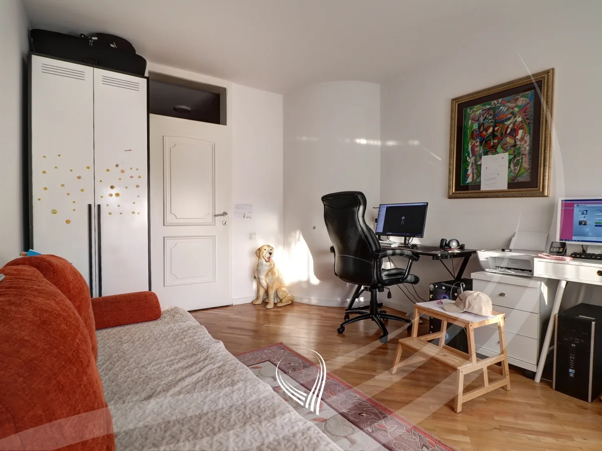 Shtëpi me 4 dhoma gjumi me qira në lagjen Arbëria – Dragodan