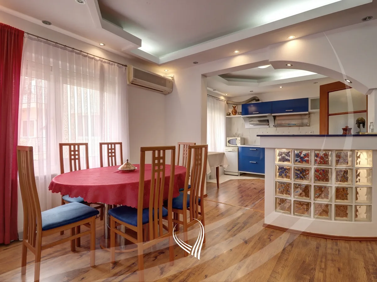 Banesë me 3 dhoma gjumi me qira në lagjen Aktash