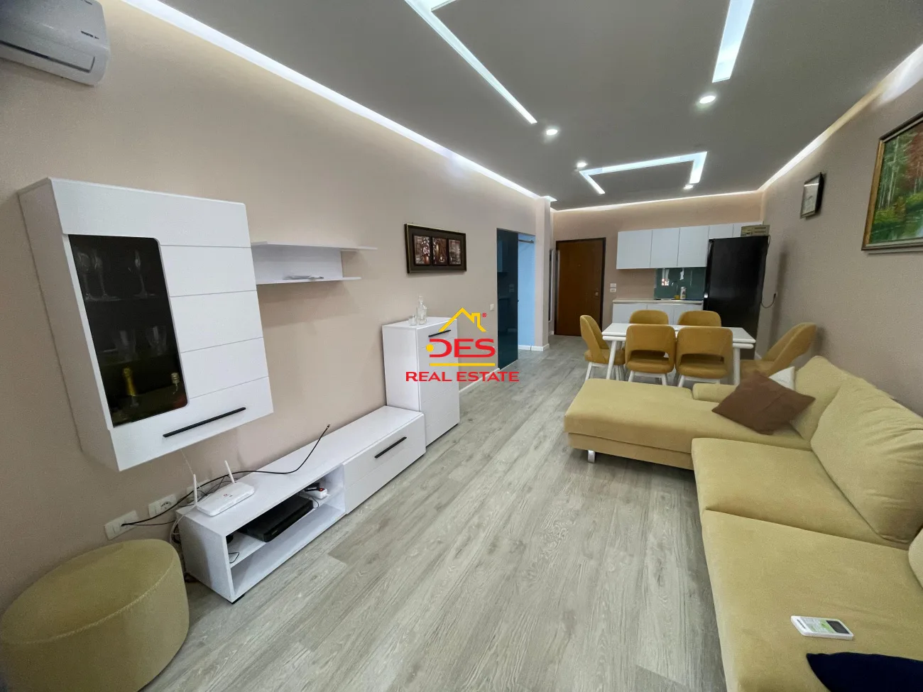 Shitet apartament 2+1 në orikum.