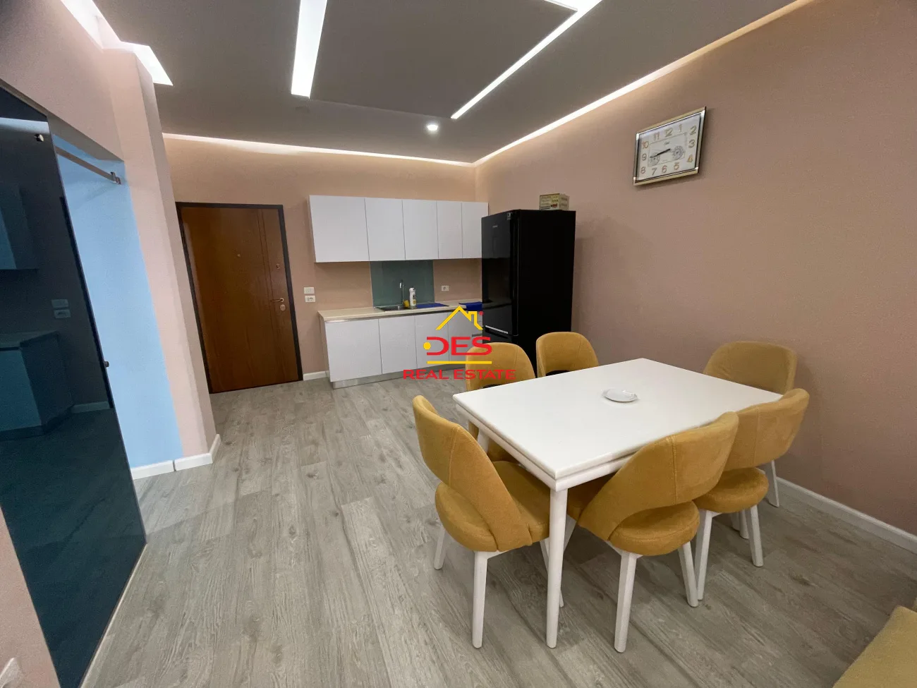 Shitet apartament 2+1 në orikum.